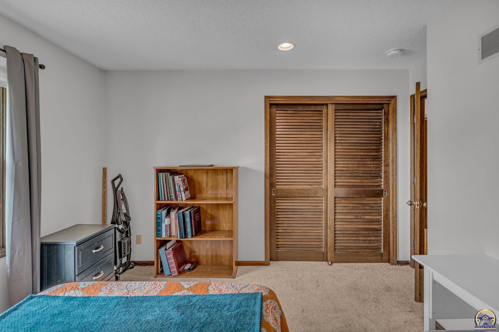 3901 Southwest Nottingham Road Topeka, KS 66610 - Photo 23 of 44