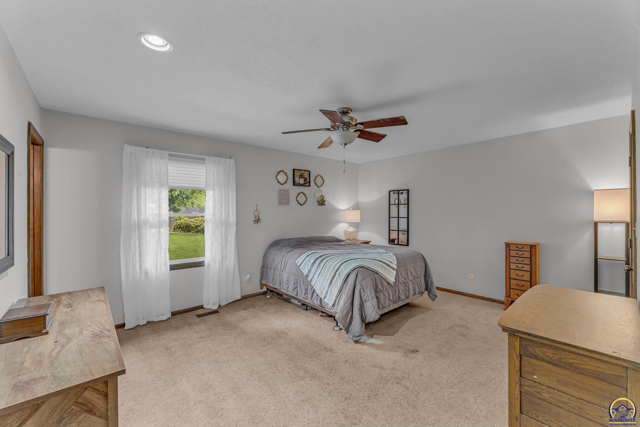 3901 Southwest Nottingham Road Topeka, KS 66610 - Photo 24 of 44