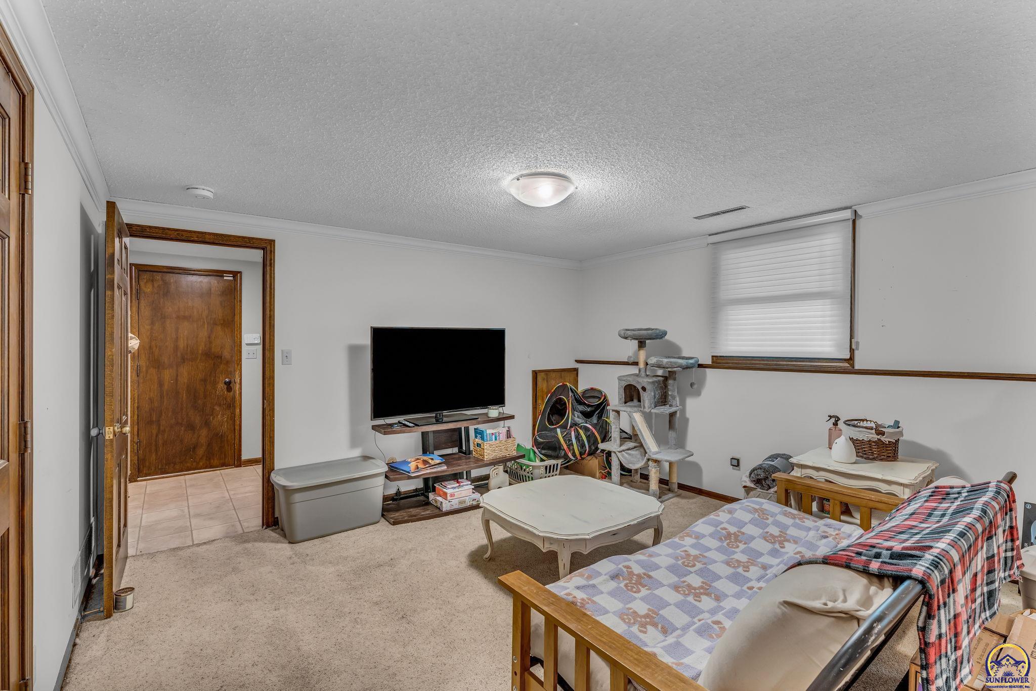 3901 Southwest Nottingham Road Topeka, KS 66610 - Photo 31 of 44
