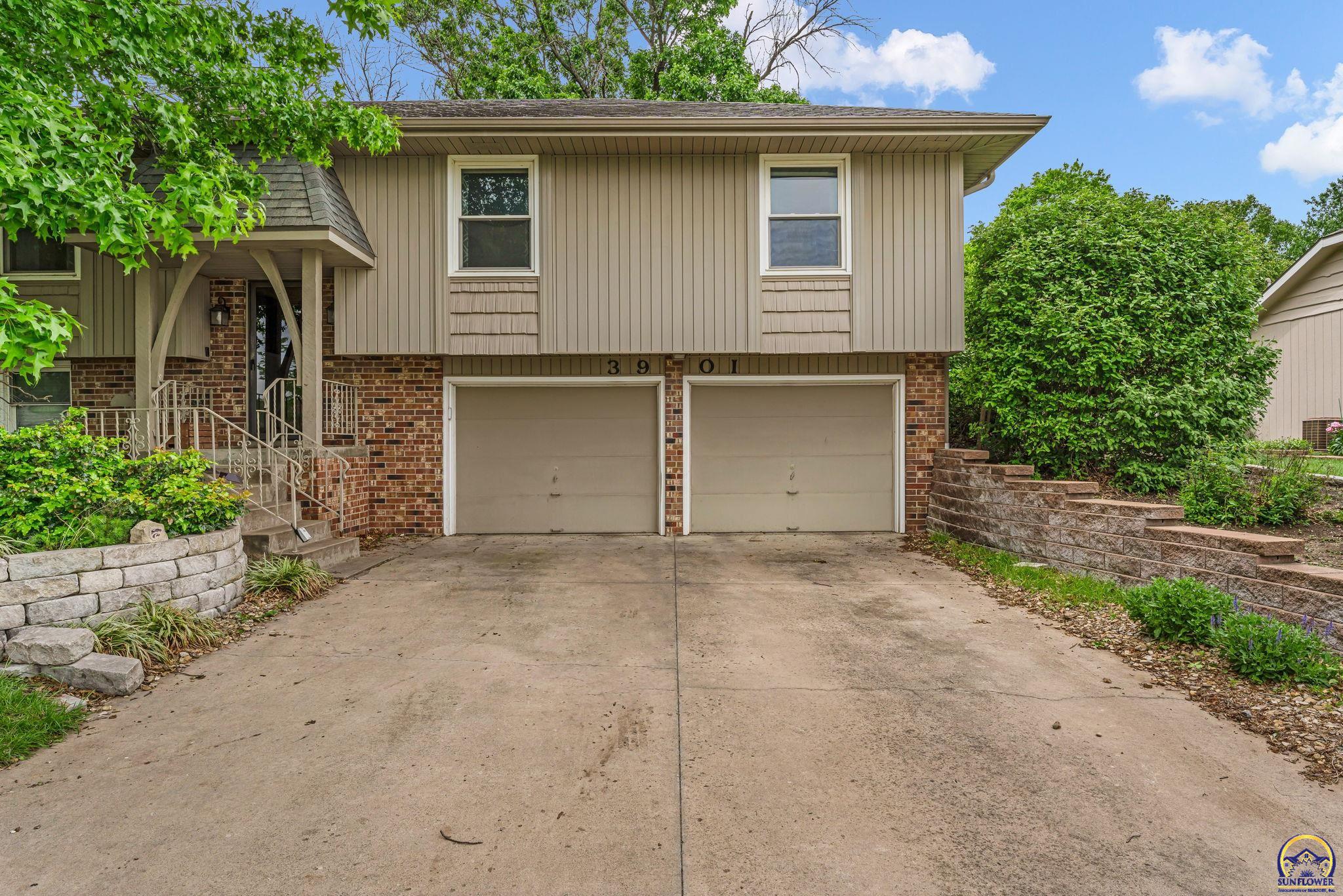 3901 Southwest Nottingham Road Topeka, KS 66610 - Photo 4 of 44