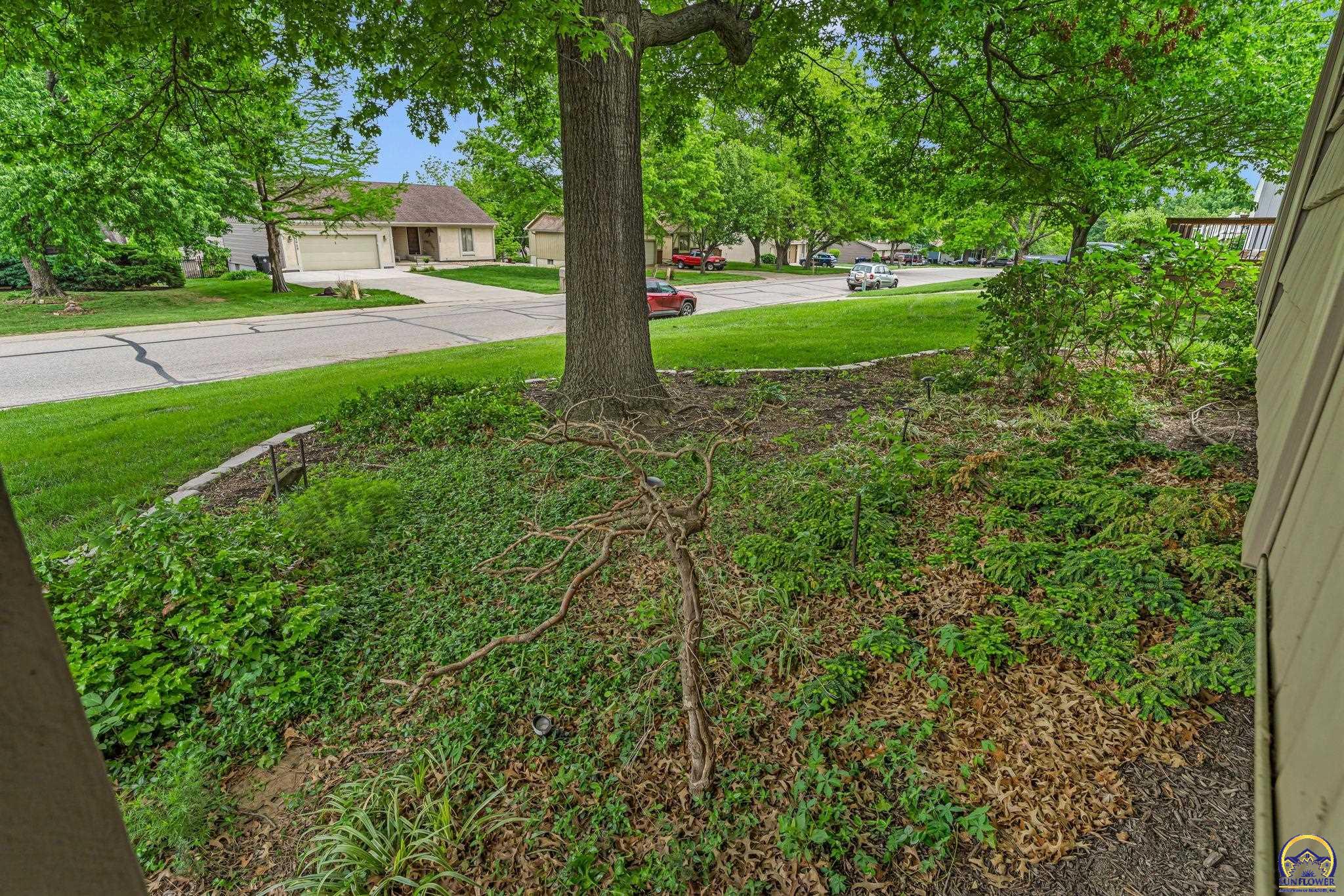 3901 Southwest Nottingham Road Topeka, KS 66610 - Photo 6 of 44