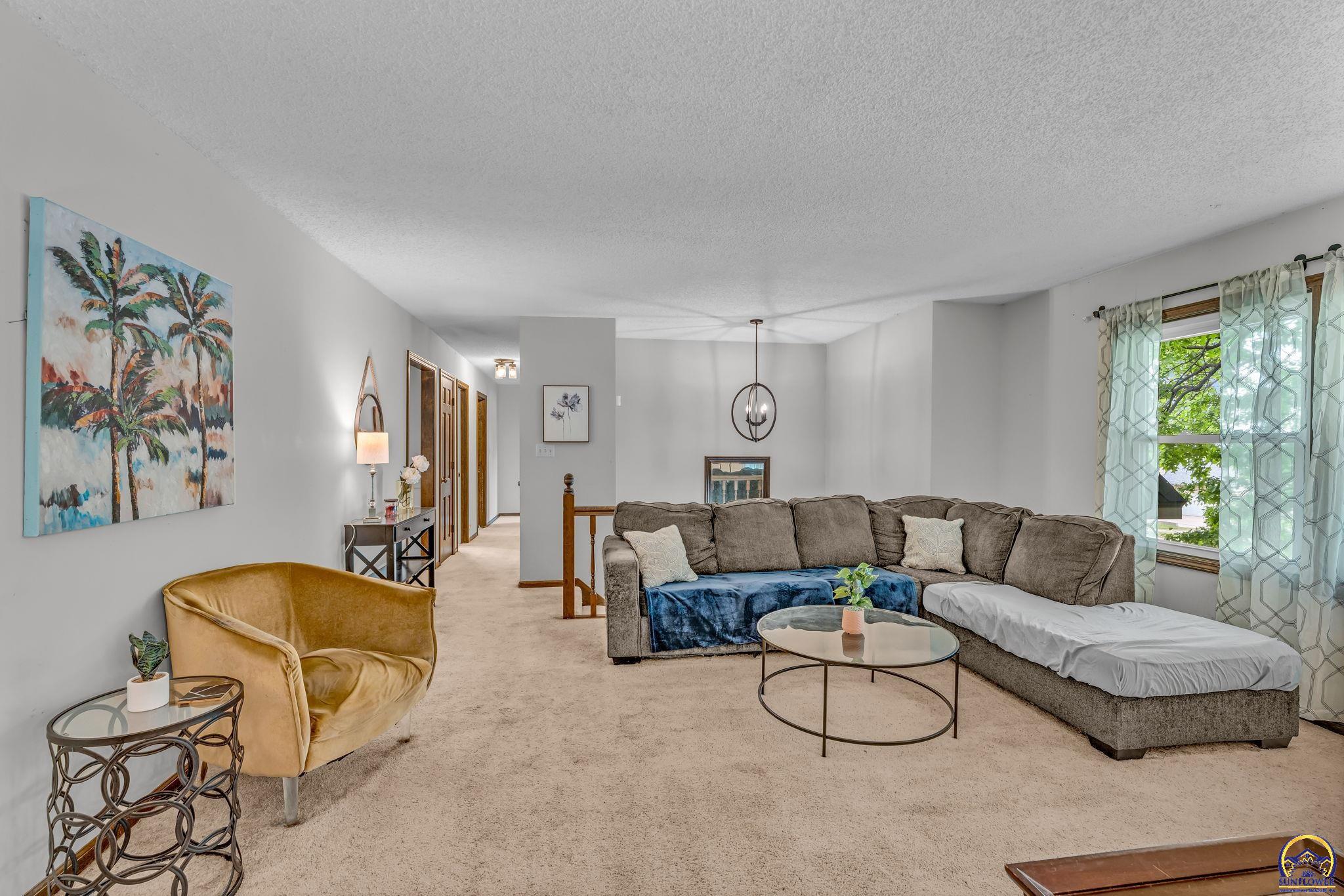 3901 Southwest Nottingham Road Topeka, KS 66610 - Photo 10 of 44