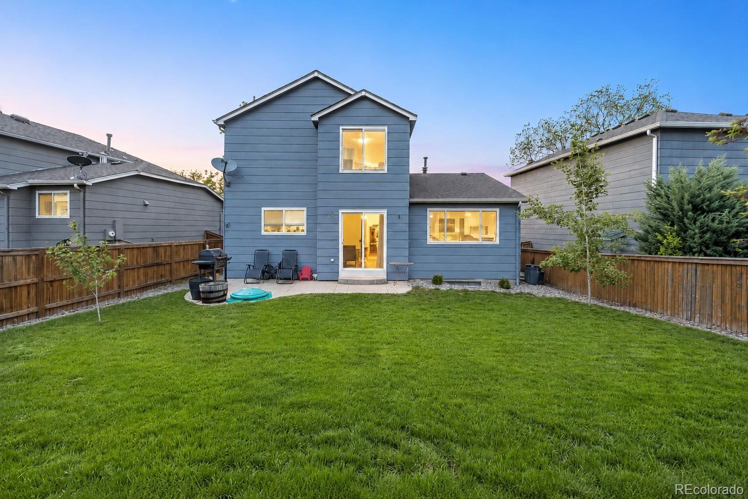 10565 Hyacinth Place Highlands Ranch, CO 80129 - Photo 29 of 33 a front view of a house with a garden