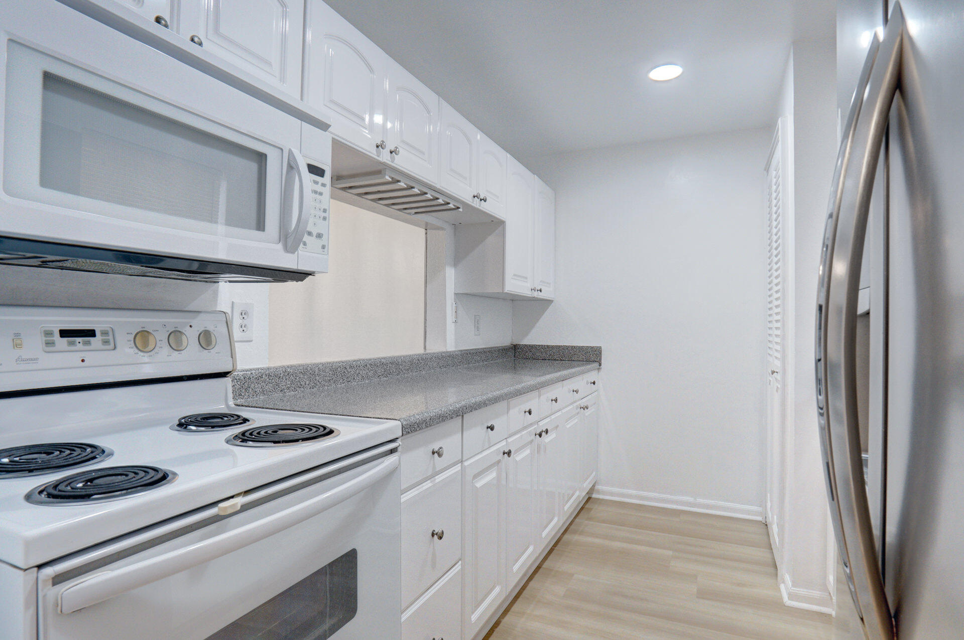 866 Southwest 9th St Circle, Unit 106 Boca Raton, FL 33486 - Photo 14 of 24 Kitchen