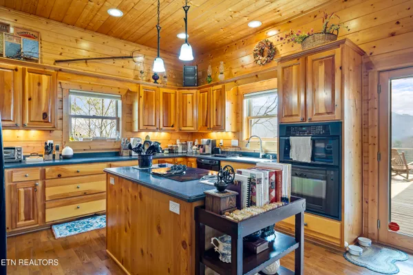 $975,000 | 1184 Fawn Hollow Trail, Townsend, TN 37882