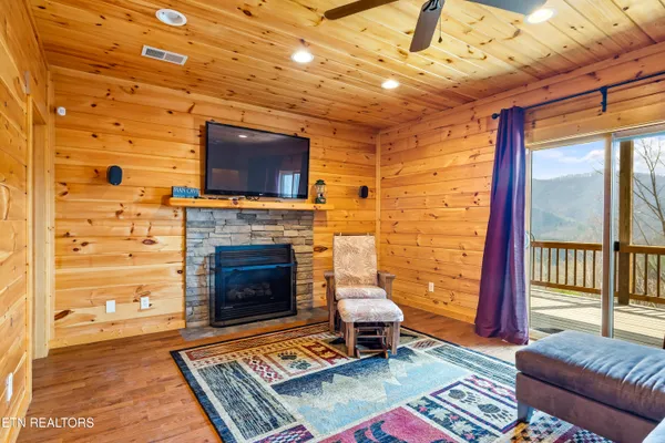 $975,000 | 1184 Fawn Hollow Trail, Townsend, TN 37882