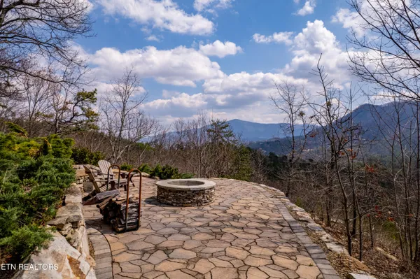 $975,000 | 1184 Fawn Hollow Trail, Townsend, TN 37882