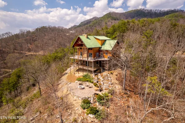 $975,000 | 1184 Fawn Hollow Trail, Townsend, TN 37882