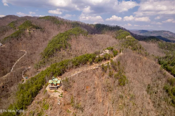 $975,000 | 1184 Fawn Hollow Trail, Townsend, TN 37882