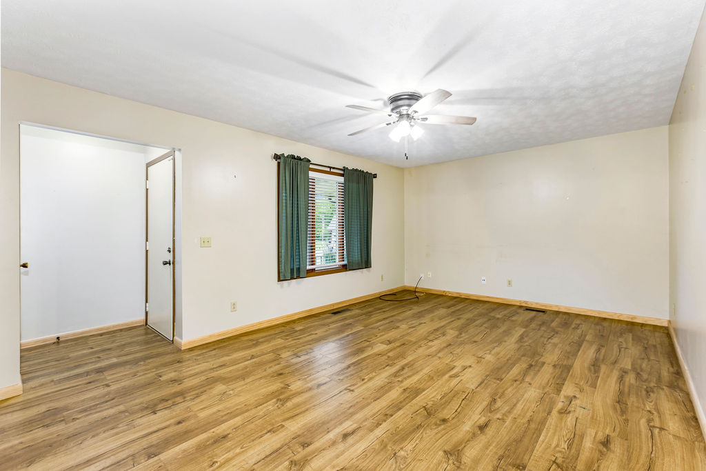 1143 Derby Road Springfield, OH 45503 - Photo 2 of 21