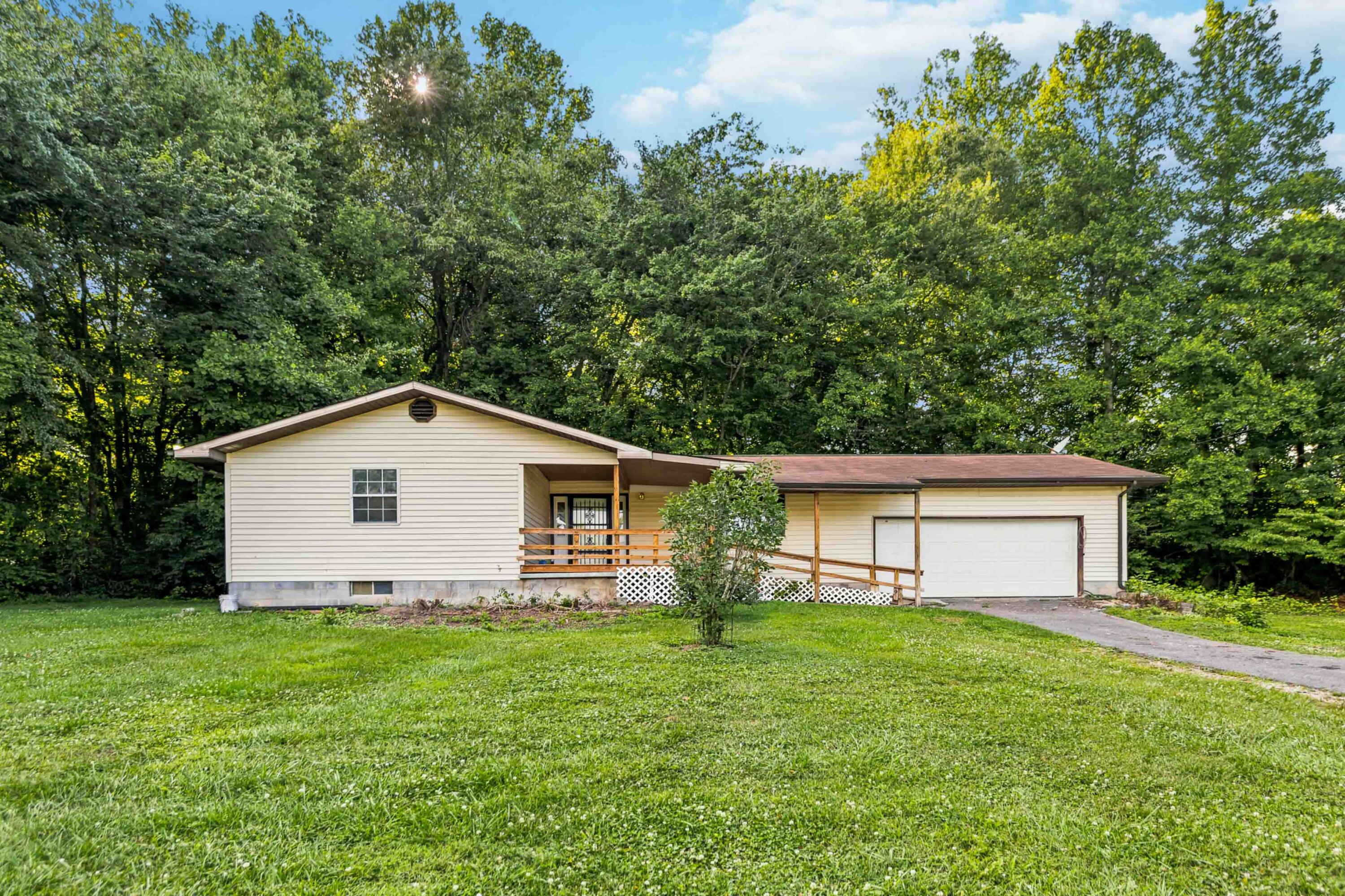 3572 Echo Valley Road Lily, KY 40740 - Photo 2 of 35 003