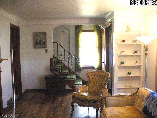 4162 Bayard Road Cleveland, OH 44121 - Photo 3 of 15