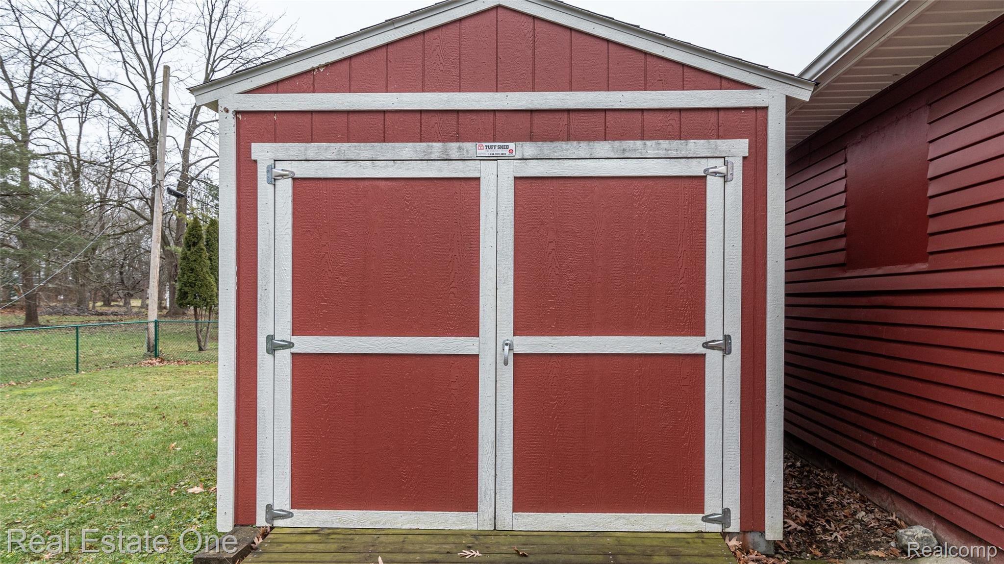 698 Center Ridge South Lyon, MI 48178 - Photo 10 of 48 Shed