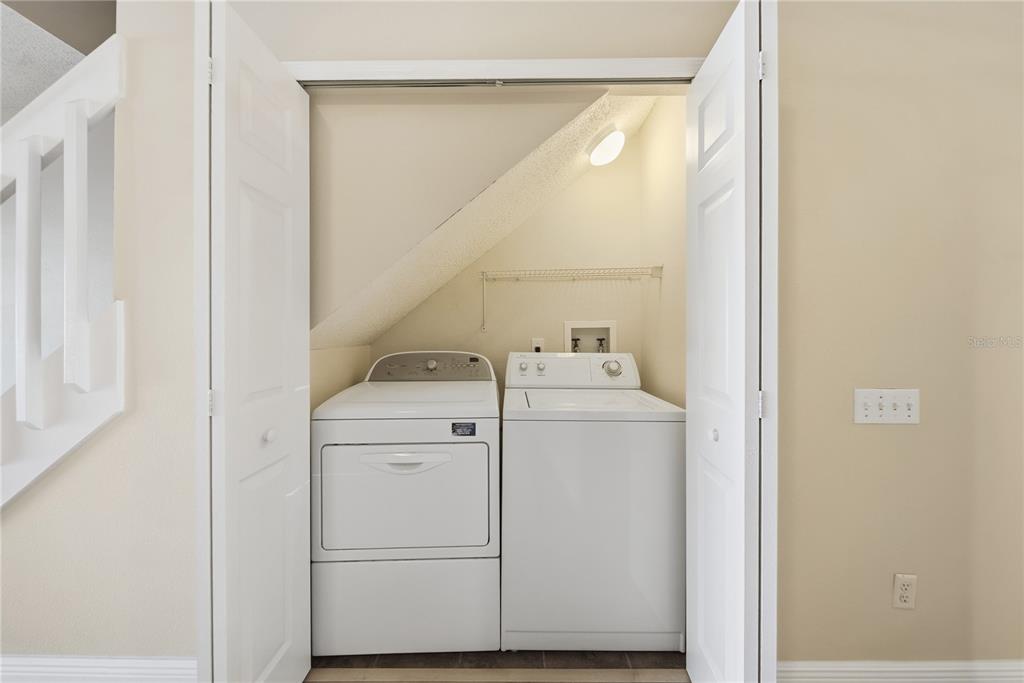 8530 Hunters Key Circle Tampa, FL 33647 - Photo 11 of 18 a utility room with dryer and washer