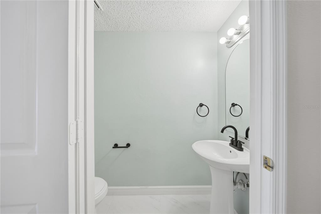 8530 Hunters Key Circle Tampa, FL 33647 - Photo 5 of 18 a bathroom with a sink a toilet and shower