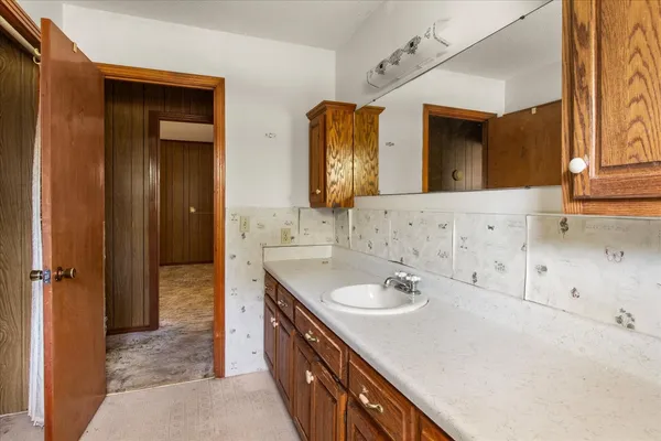 a view of room with a window and a ceiling fan