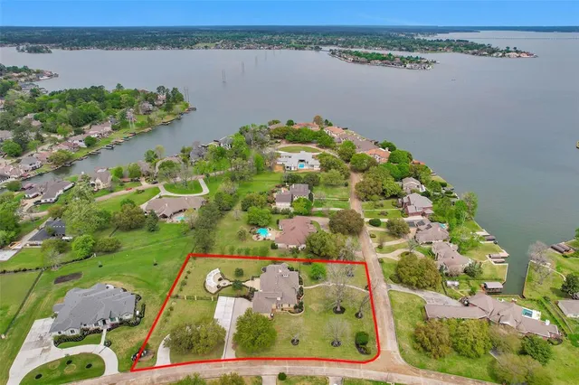 $949,500 | 118 Waterfront Drive, Montgomery, TX 77356