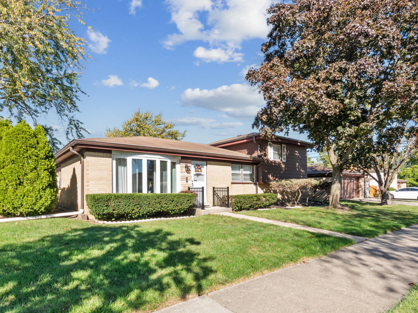 36 South Highview Avenue Addison, IL 60101 - Photo 1 of 21