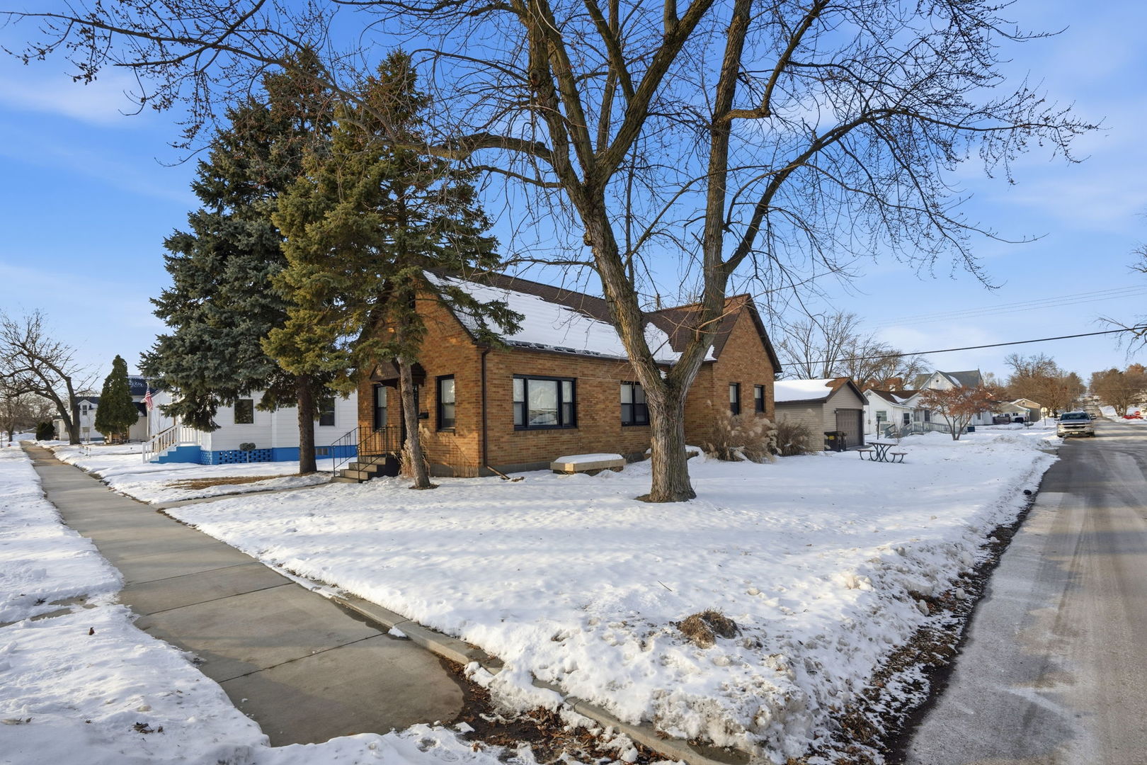 719 16th Avenue Fulton, IL 61252 - Photo 2 of 21