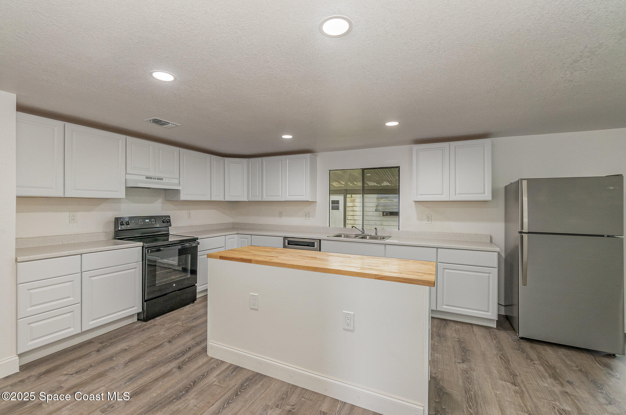 1918 Sago Palm Street Northeast Palm Bay, FL 32905 - Photo 11 of 26 011_dsc04987-edit