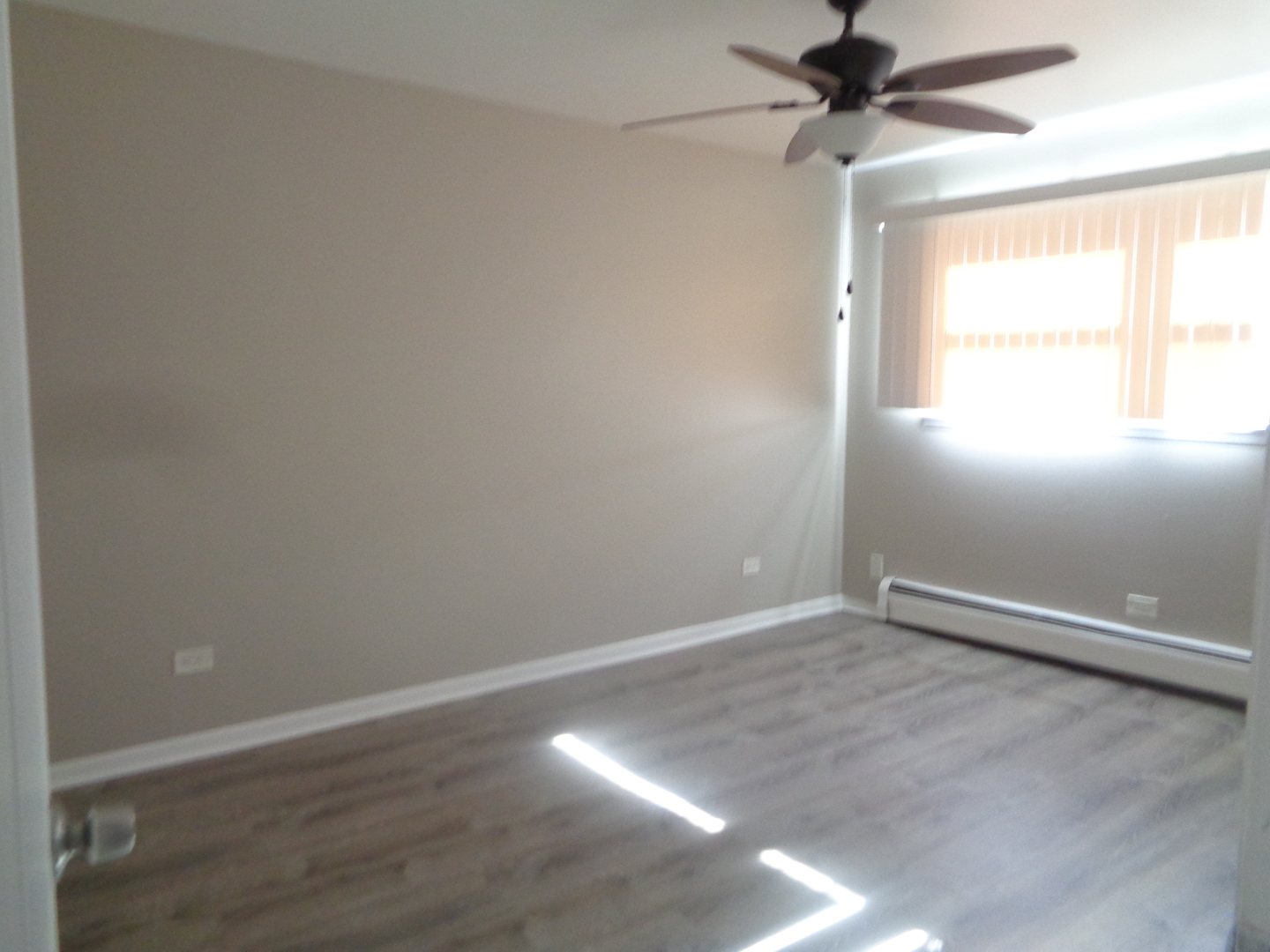 8149 83rd Place, Unit 2 Justice, IL 60458 - Photo 8 of 10 an empty room with a window