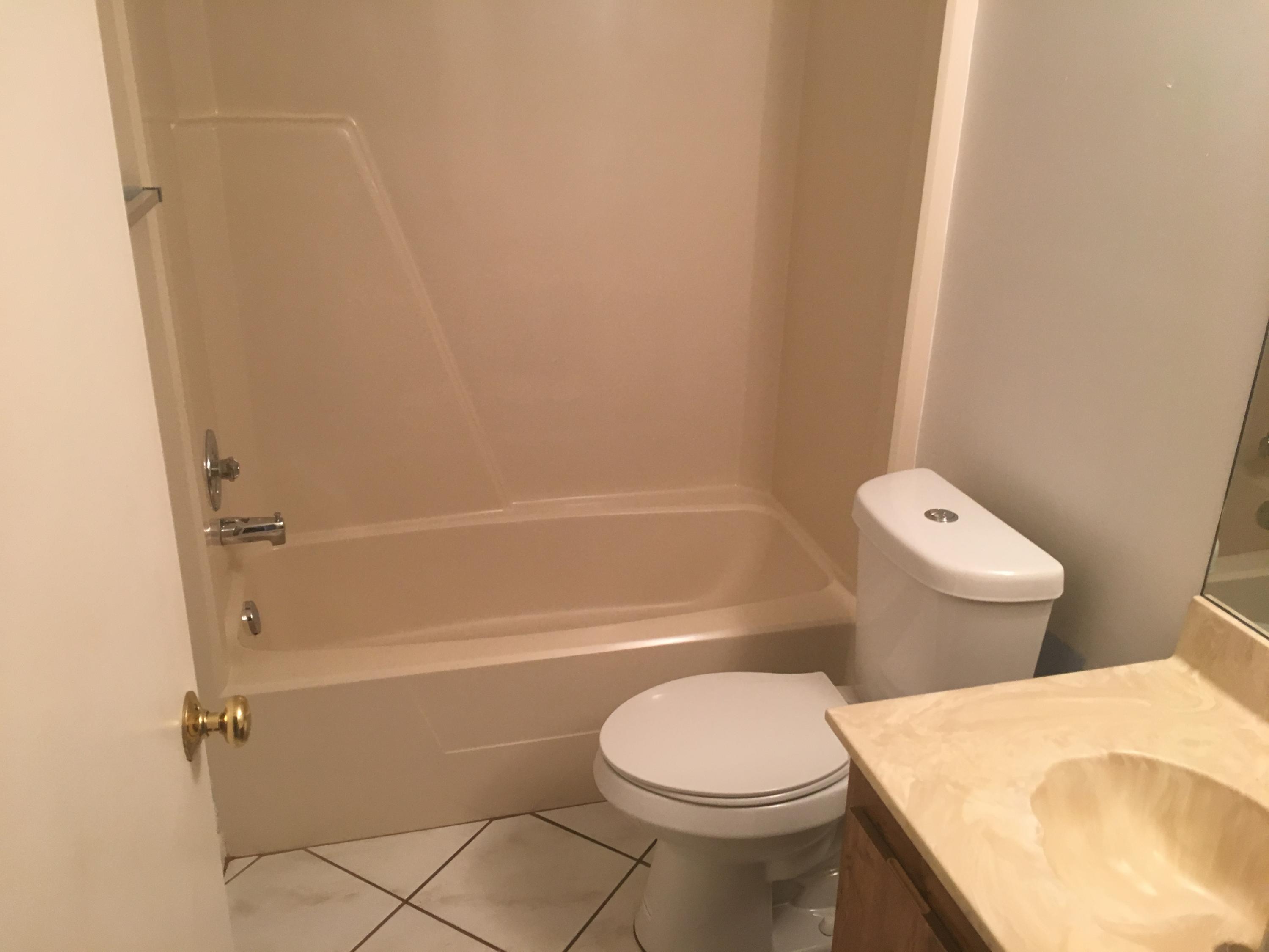 22136 Palms Way, Unit 105 Boca Raton, FL 33433 - Photo 5 of 10 Guest Bathroom