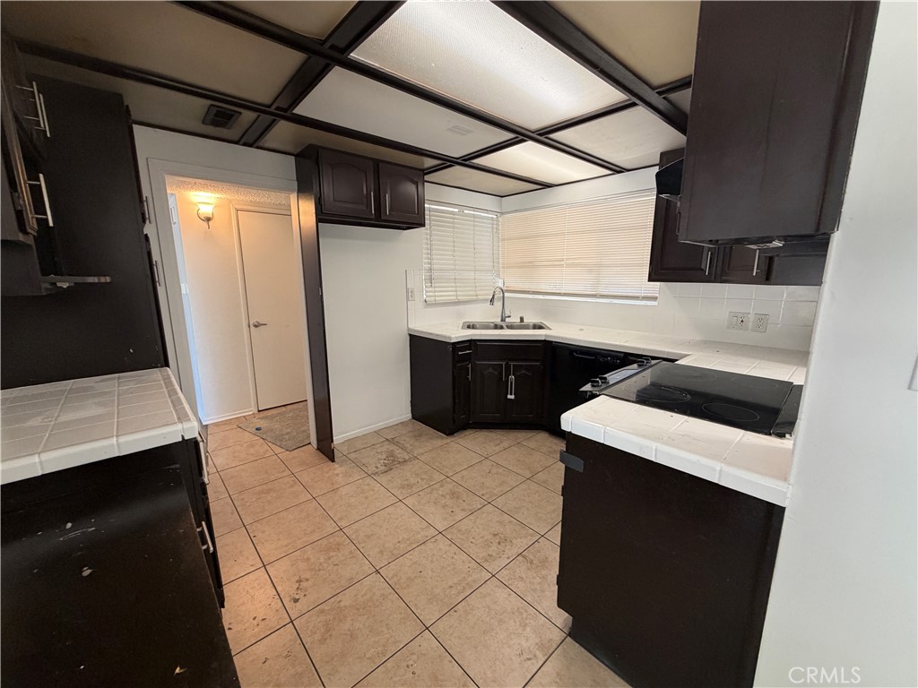 44261 Calston Avenue Lancaster, CA 93535 - Photo 10 of 37