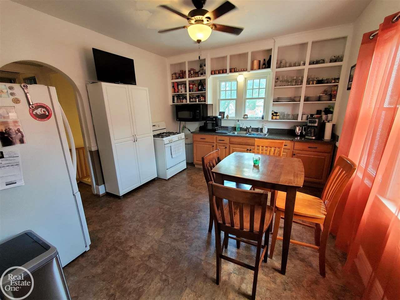 15713 Charles R Avenue Eastpointe, MI 48021 - Photo 15 of 65 Gallery Image 15