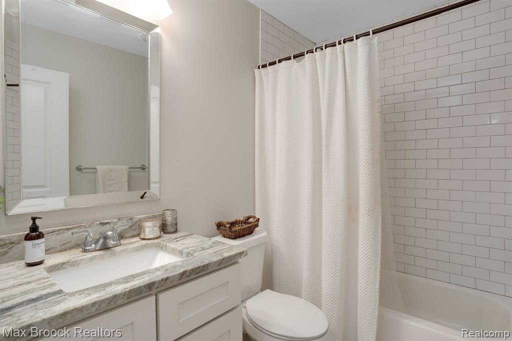 3295 Cumberland Road Berkley, MI 48072 - Photo 8 of 25