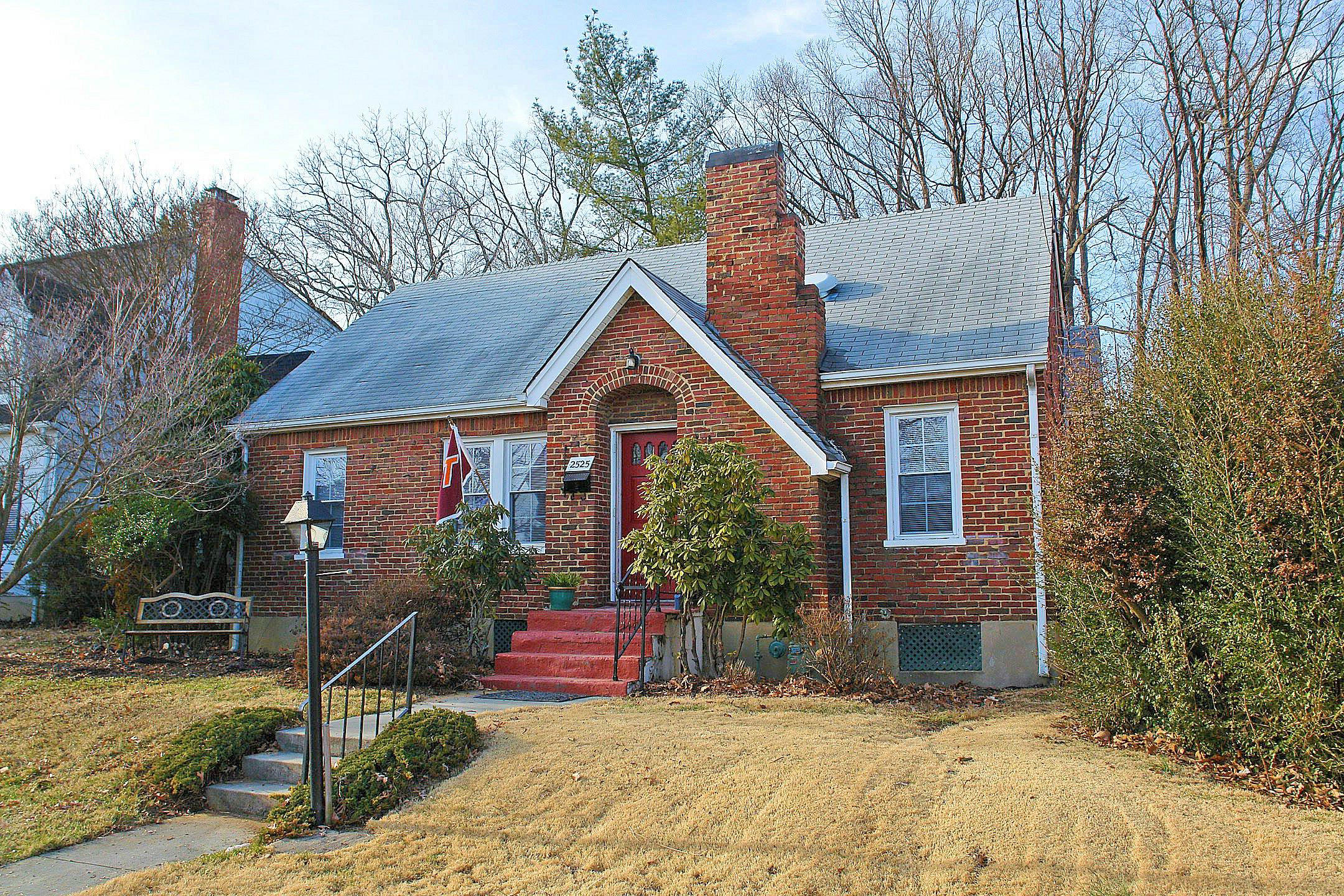 2525 Tillett Road Southwest Roanoke, VA 24015 - Photo 1 of 31 Front of Home