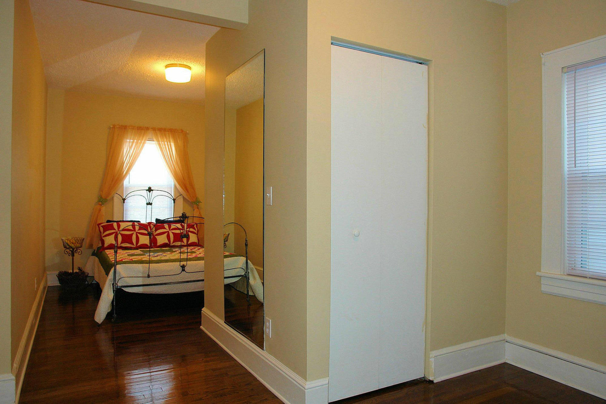 2525 Tillett Road Southwest Roanoke, VA 24015 - Photo 12 of 31 Master Bedroom
