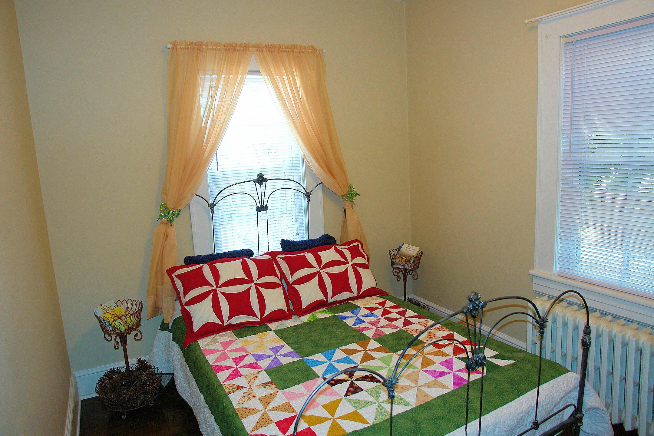 2525 Tillett Road Southwest Roanoke, VA 24015 - Photo 13 of 31 Master Bedroom
