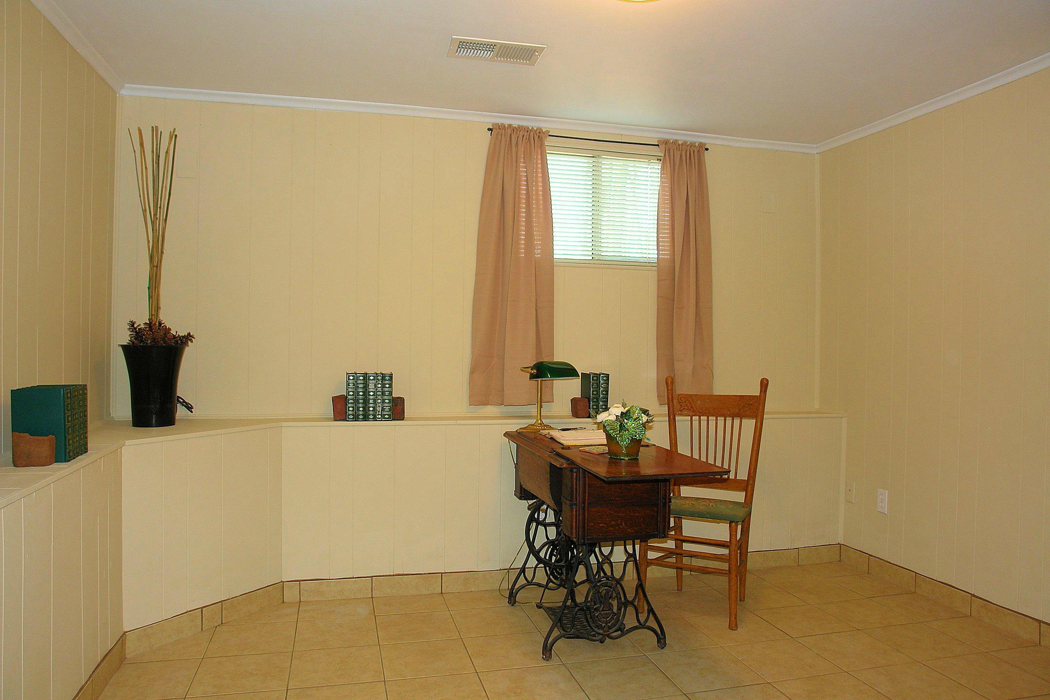 2525 Tillett Road Southwest Roanoke, VA 24015 - Photo 17 of 31 Bedroom 2