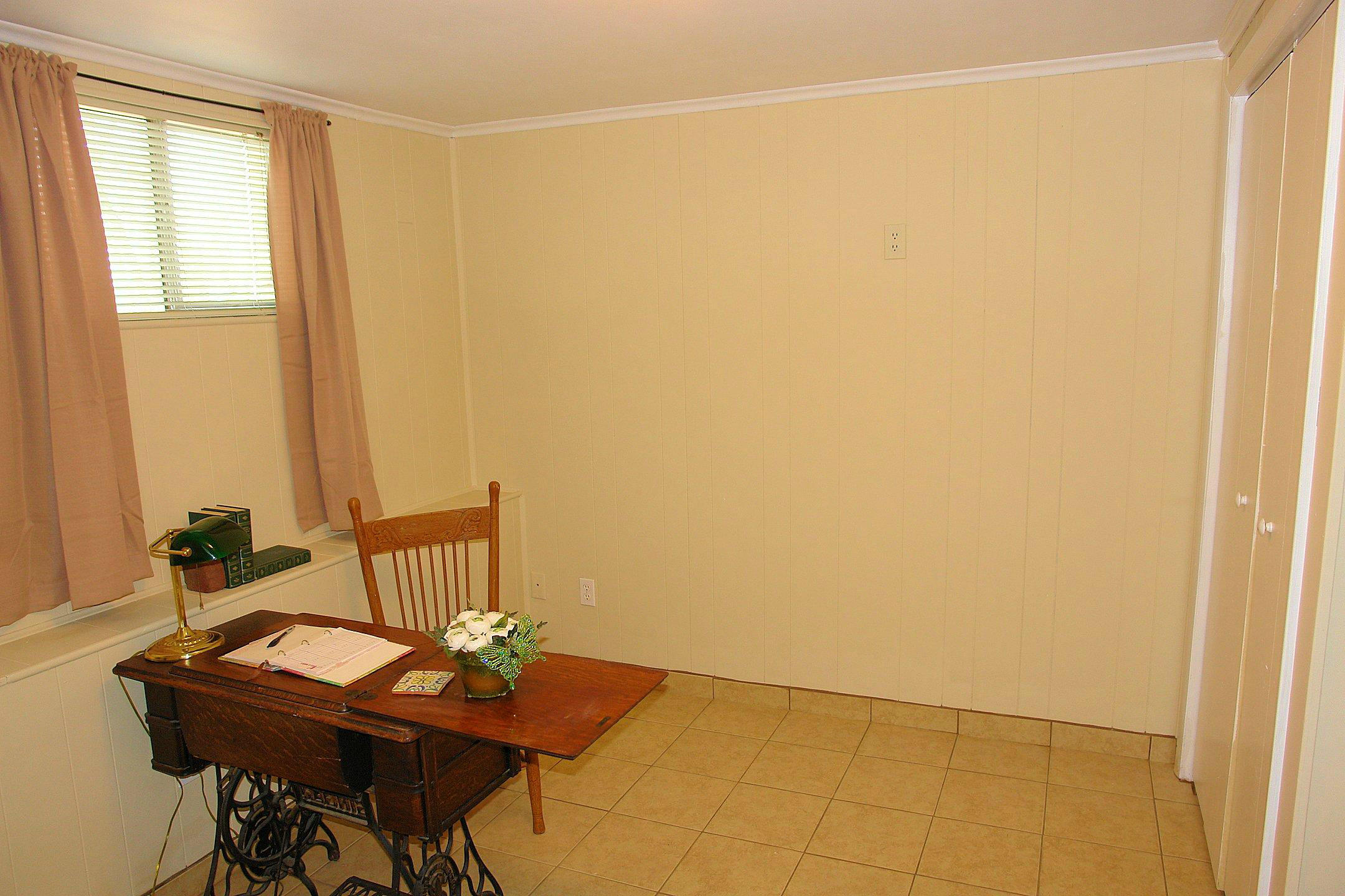 2525 Tillett Road Southwest Roanoke, VA 24015 - Photo 18 of 31 Bedroom 2