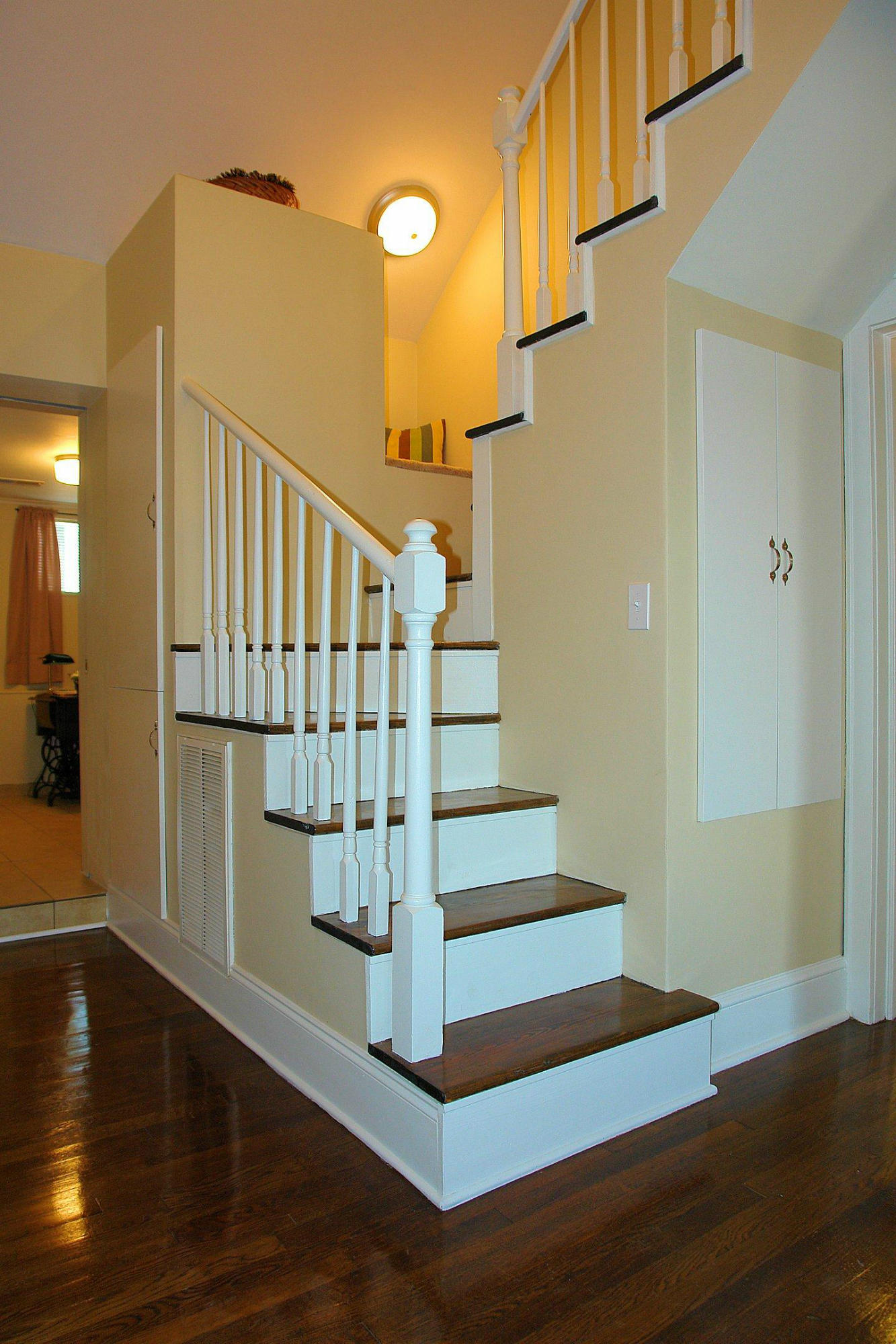 2525 Tillett Road Southwest Roanoke, VA 24015 - Photo 20 of 31 Stairs