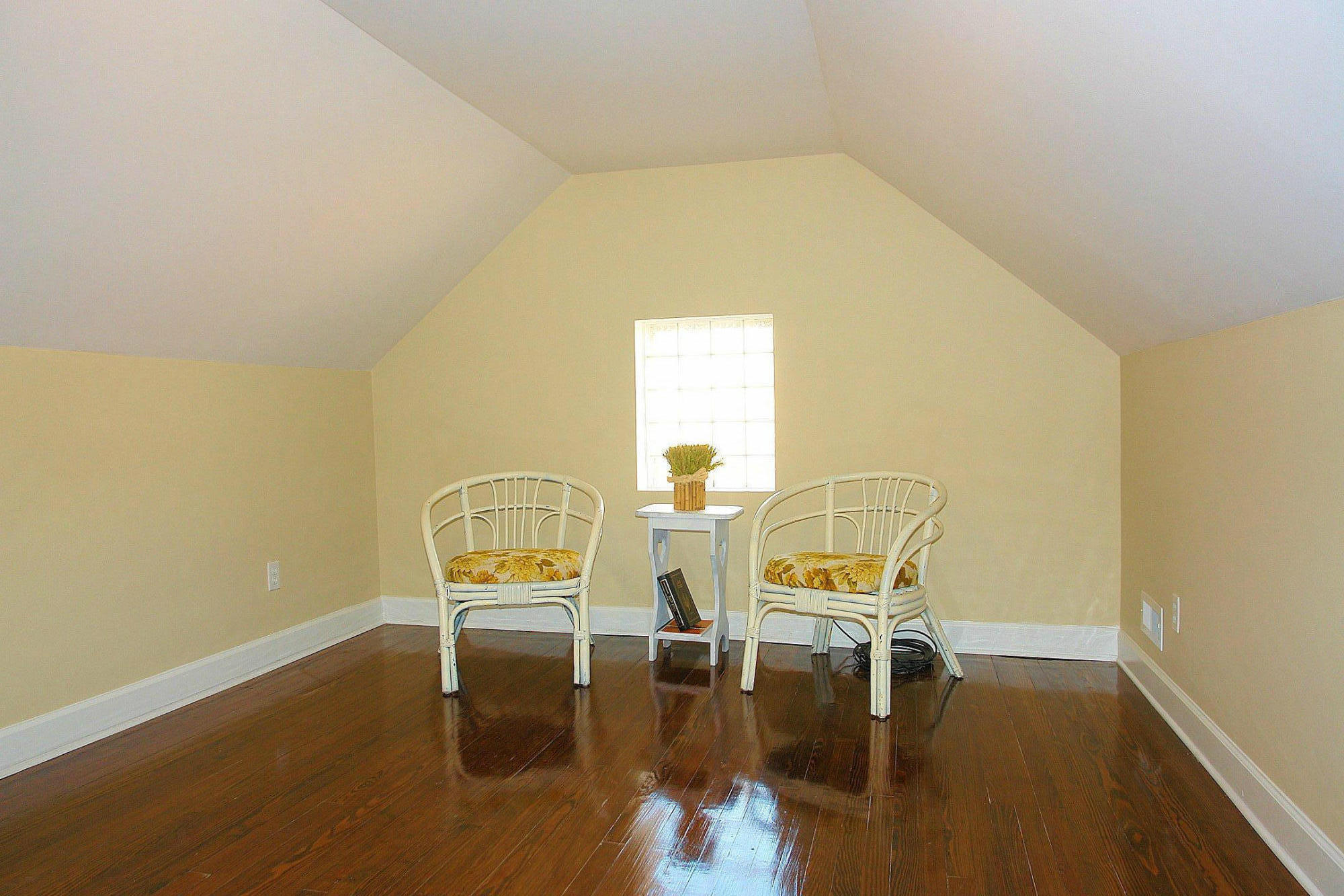 2525 Tillett Road Southwest Roanoke, VA 24015 - Photo 23 of 31 upstairs bedroom