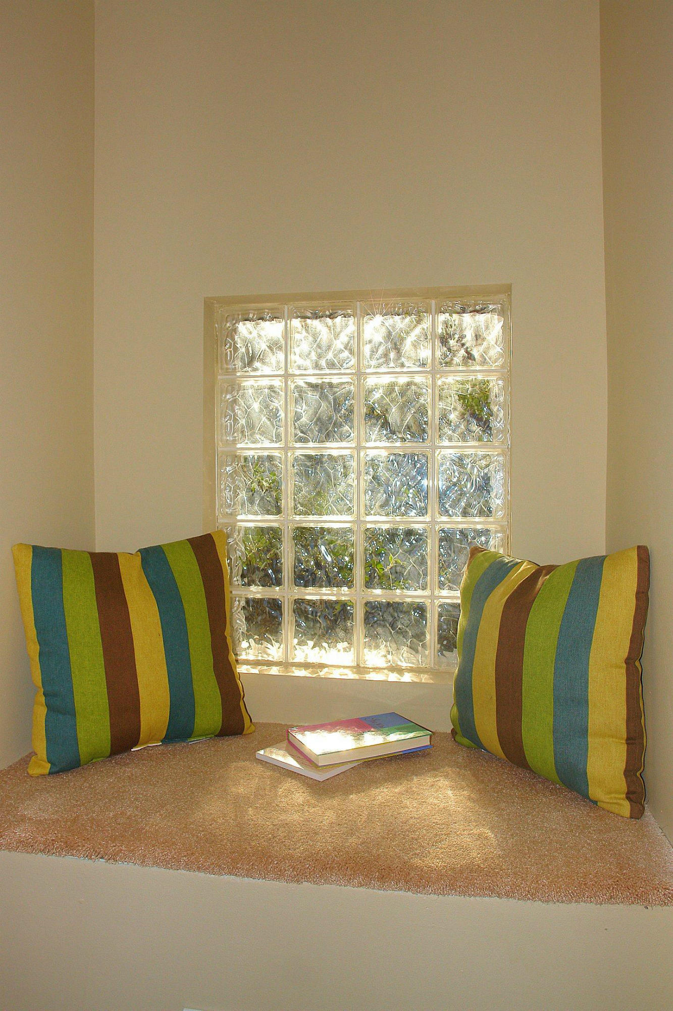 2525 Tillett Road Southwest Roanoke, VA 24015 - Photo 25 of 31 Window seat