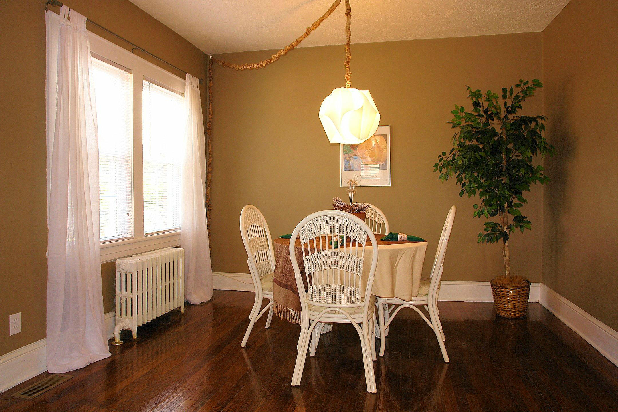 2525 Tillett Road Southwest Roanoke, VA 24015 - Photo 5 of 31 Dining Area