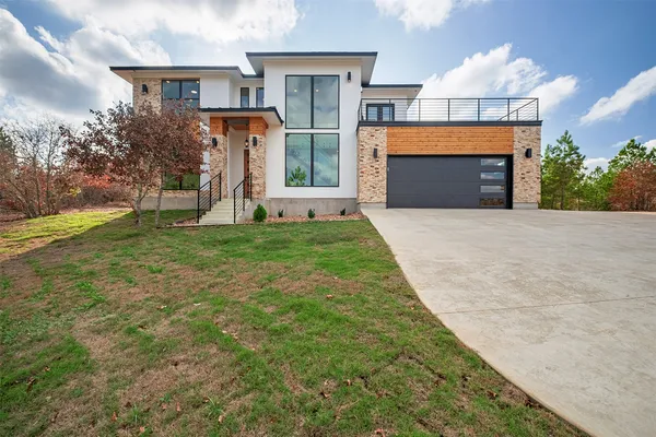 $834,000 | 182 Lakeside Drive, Bastrop, TX 78602