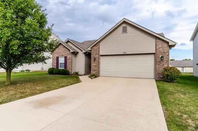 $1,700 | 1924 Morgan Creek Drive, Fort Wayne, IN 46808