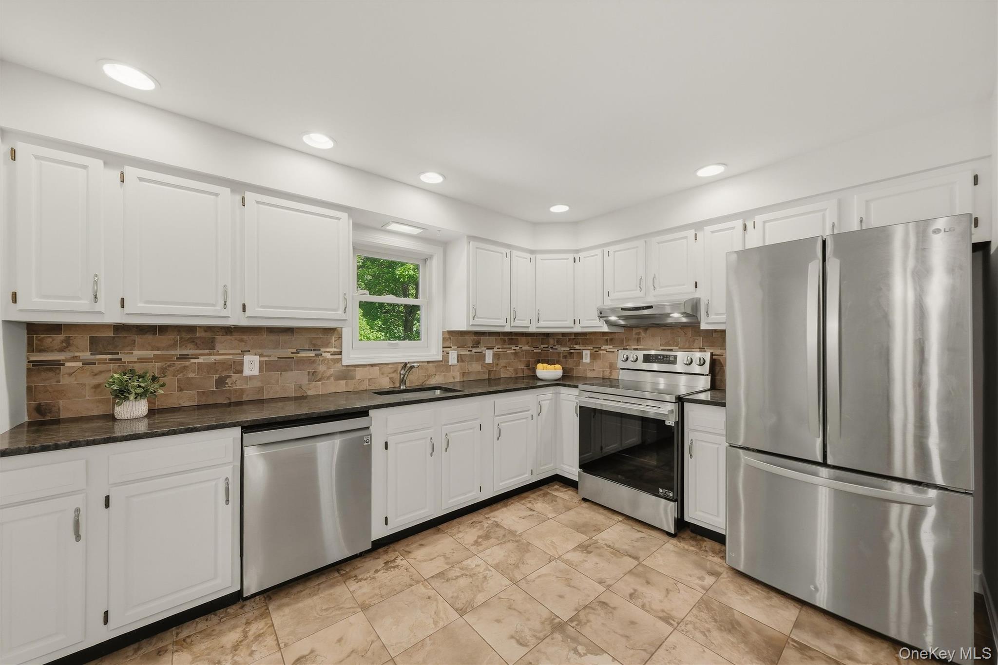 74 Peach Road Poughkeepsie, NY 12601 - Photo 14 of 38