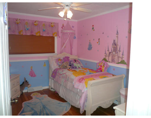 463 Douglas Road Lowell, MA 01852 - Photo 13 of 17 Gallery Image 13