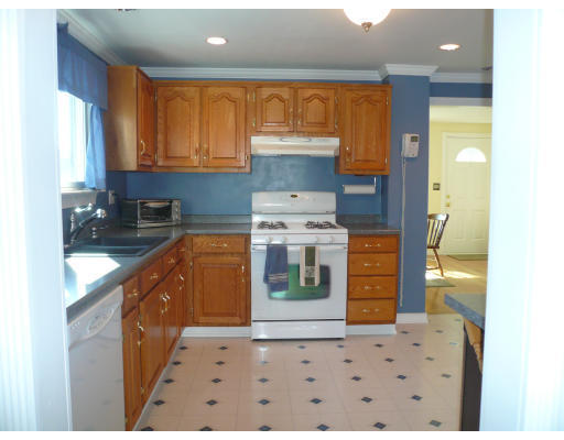 463 Douglas Road Lowell, MA 01852 - Photo 9 of 17 Gallery Image 9