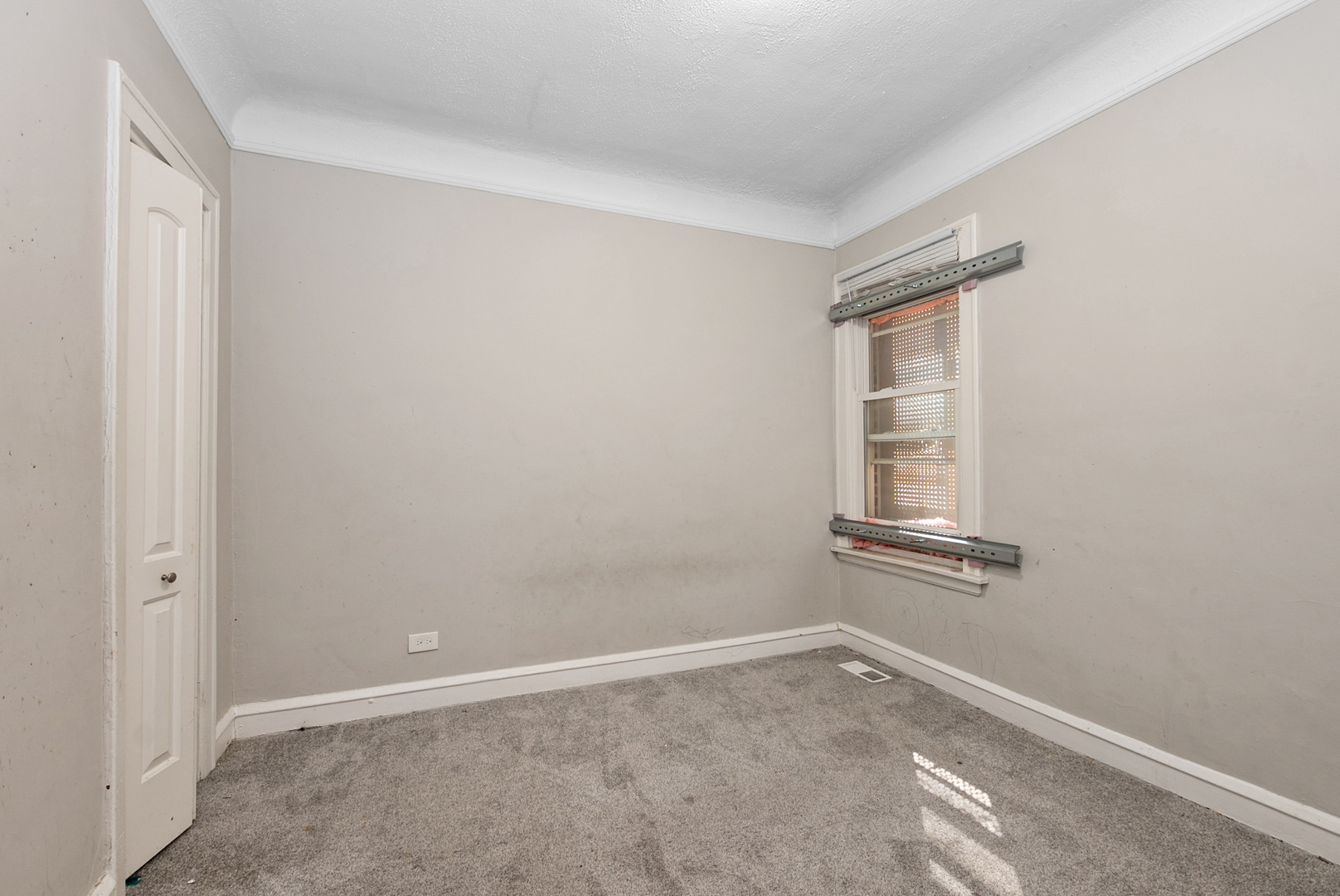 1040 West 92nd Place Chicago, IL 60620 - Photo 5 of 19 a view of an empty room