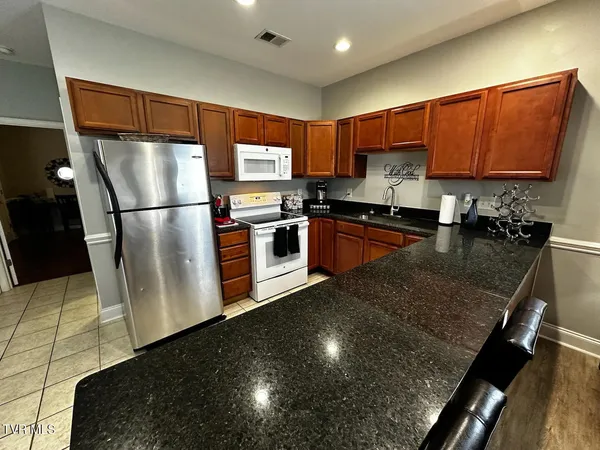 $2,500 | 169 East Grande Avenue, Unit 100, Johnson City, TN 37601