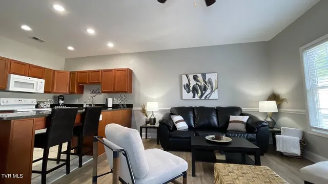 $2,300 | 169 East Grande Avenue, Unit 100, Johnson City, TN 37601