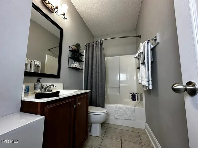 $2,300 | 169 East Grande Avenue, Unit 100, Johnson City, TN 37601