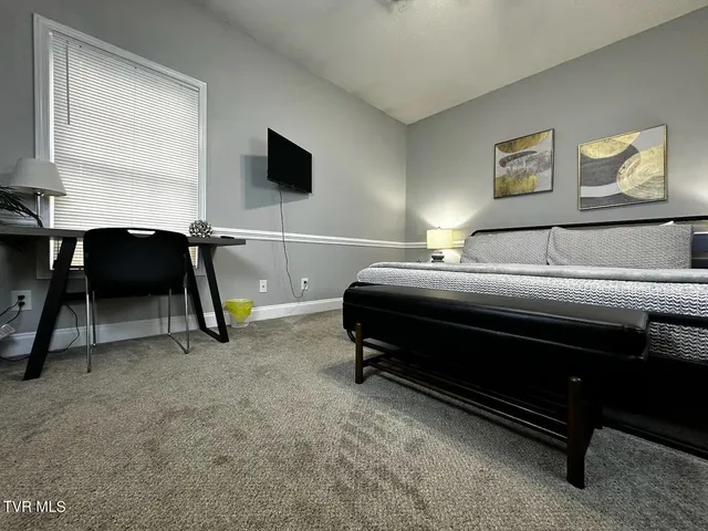 $2,300 | 169 East Grande Avenue, Unit 100, Johnson City, TN 37601