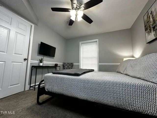 $2,300 | 169 East Grande Avenue, Unit 100, Johnson City, TN 37601