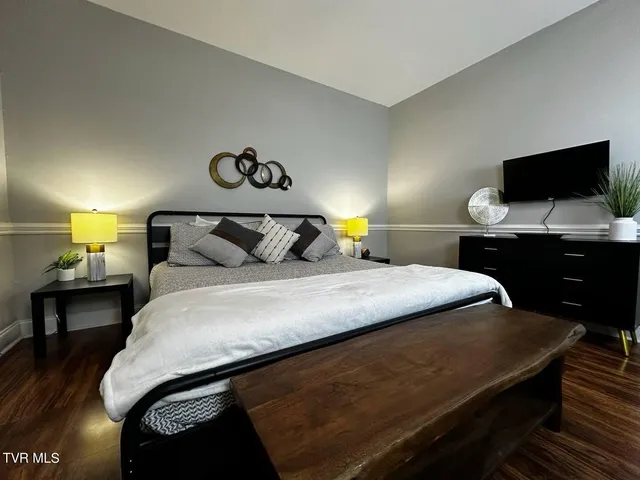 $2,300 | 169 East Grande Avenue, Unit 100, Johnson City, TN 37601